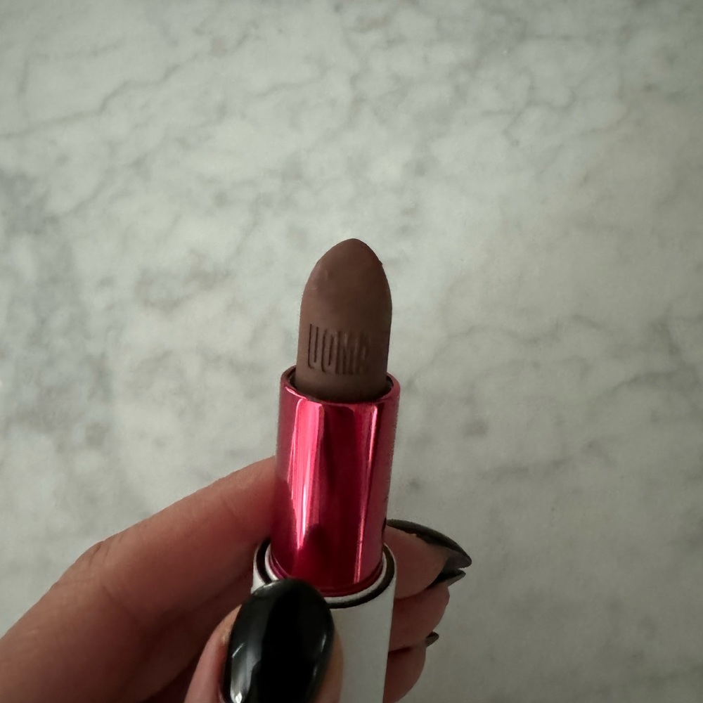Uoma lipstick in Aretha
